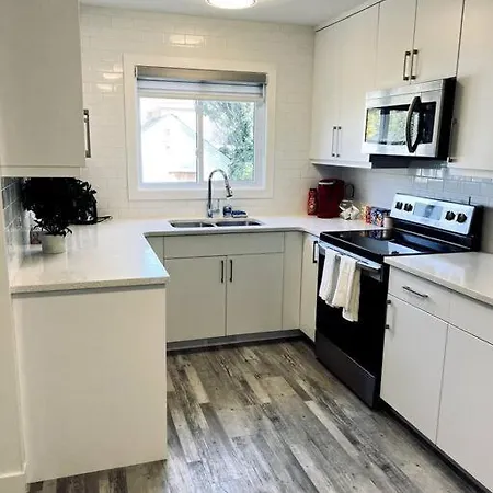 Walking Distance To St Boniface, Easy Parking Villa Winnipeg Exterior photo