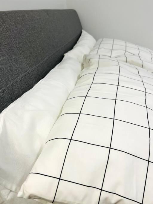Walking Distance To St Boniface, Easy Parking *