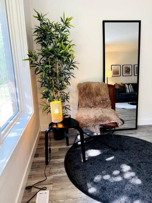 Walking Distance To St Boniface, Easy Parking Holiday home