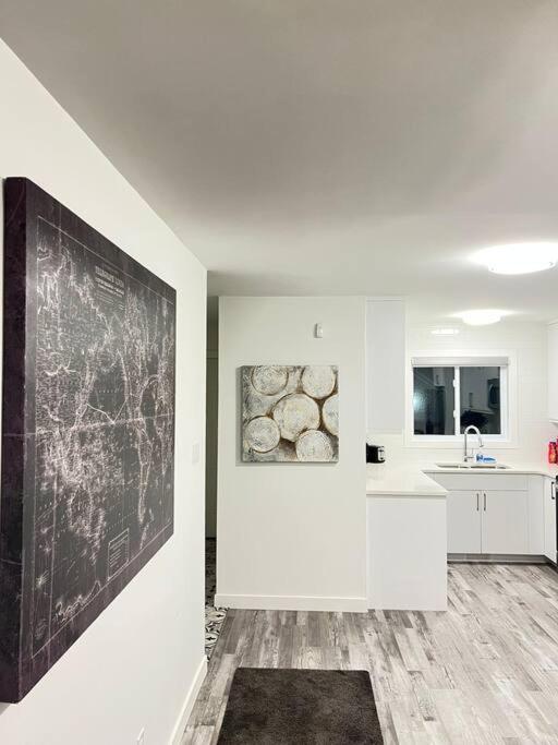 Walking Distance To St Boniface, Easy Parking Holiday home