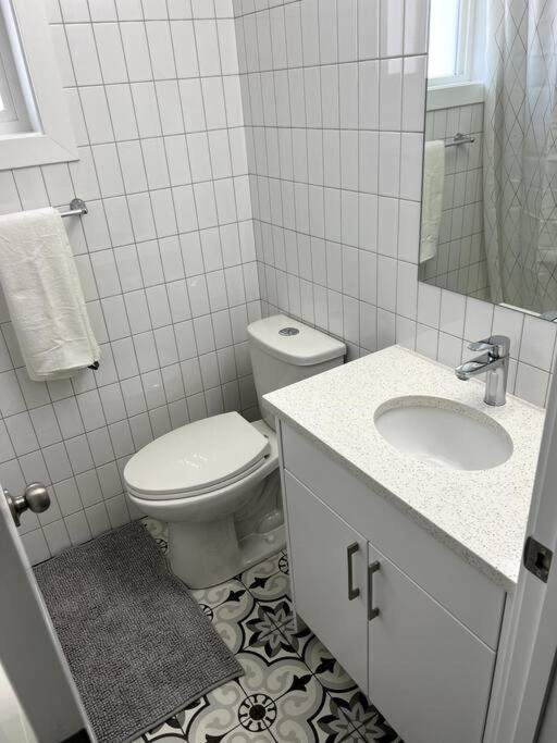 Holiday home Walking Distance To St Boniface, Easy Parking Winnipeg